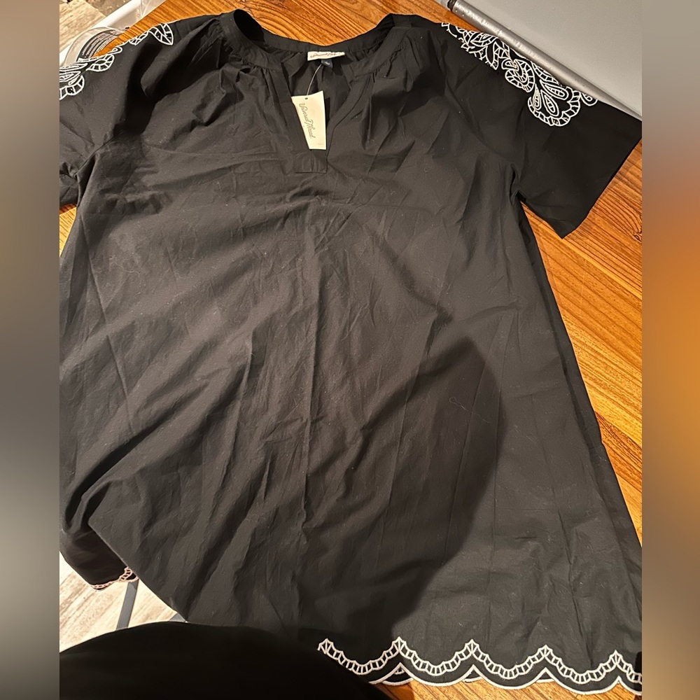 Universal Thread Black Short Sleeve Tee with White Embroidery